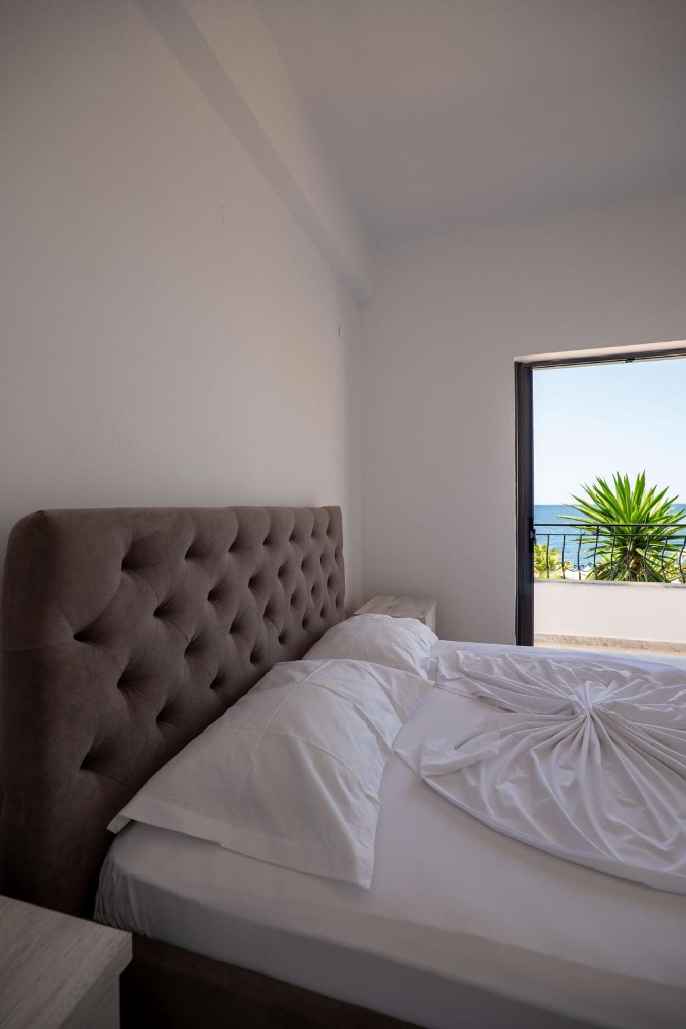 Sunset Aparthotel Sarande Ngoại thất bức ảnh